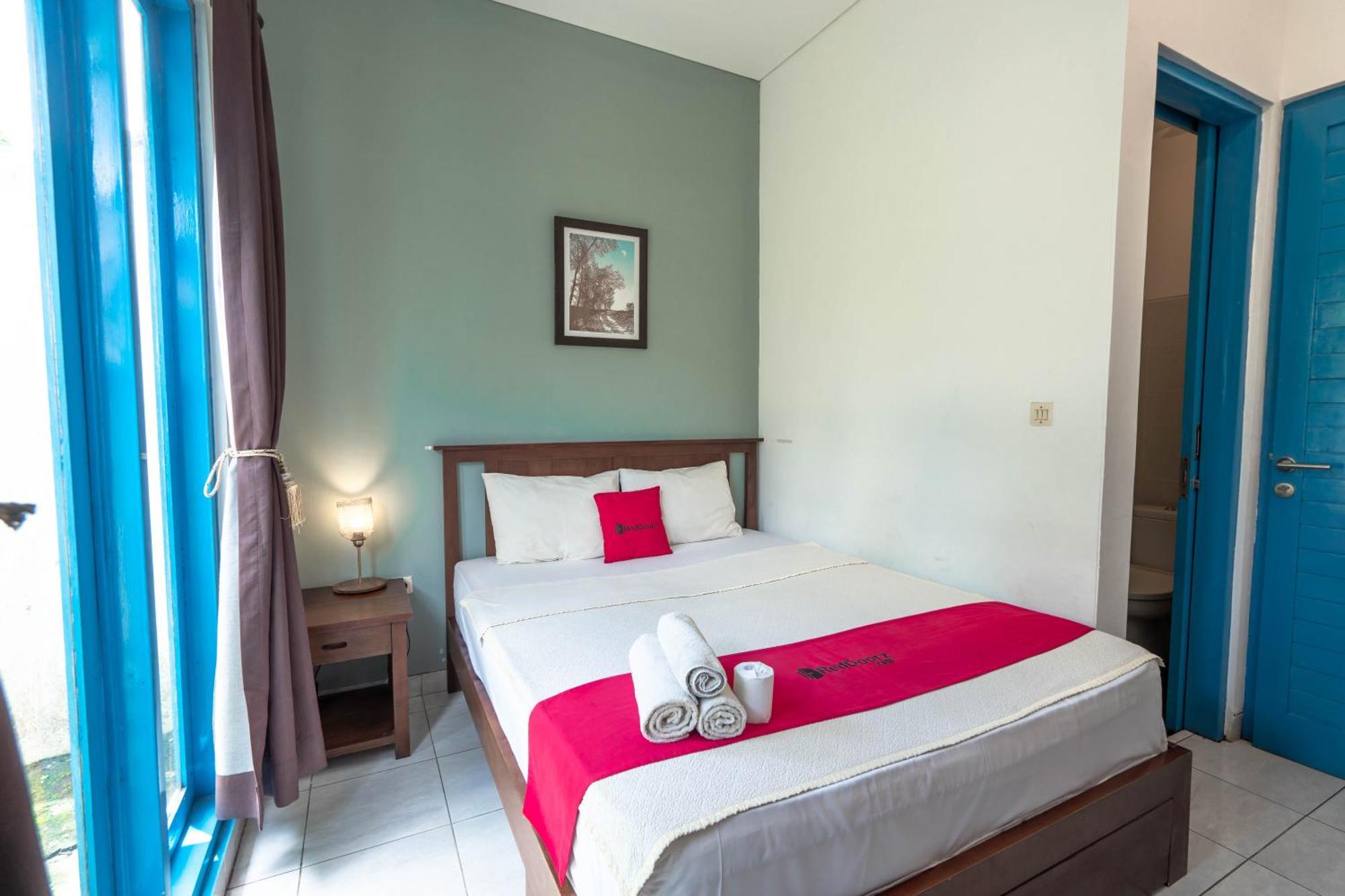 Hôtel Reddoorz Near Pantai Sanur Extérieur photo